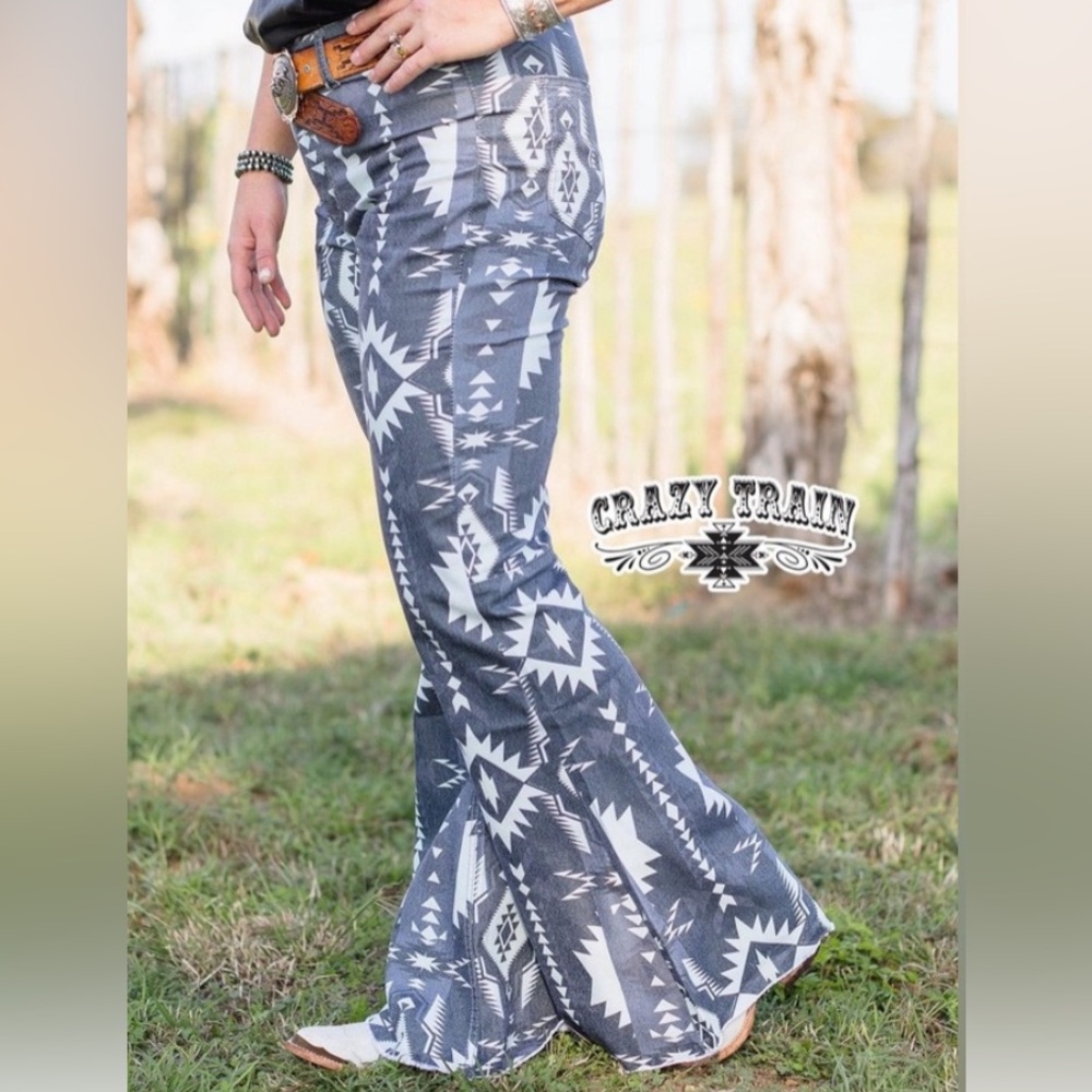 🍁SALE…..🍁 🩶🩶🤍Crazy Train Western High Waisted Flair Jeans Aztec Print